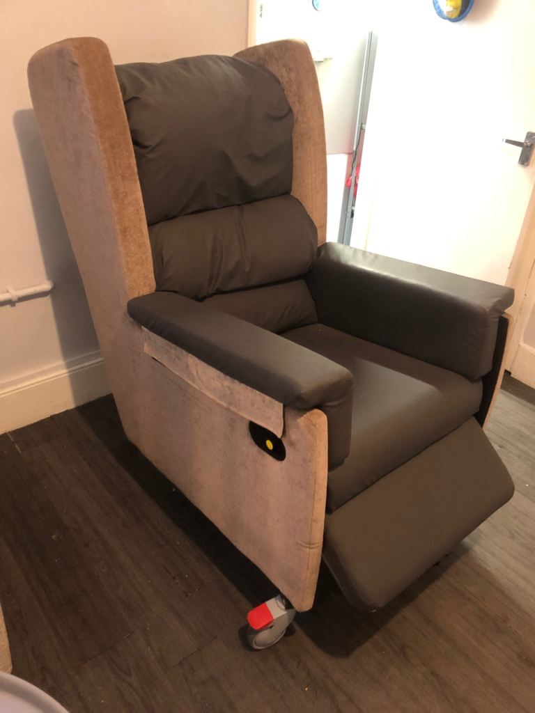 Air pressure support arm chair