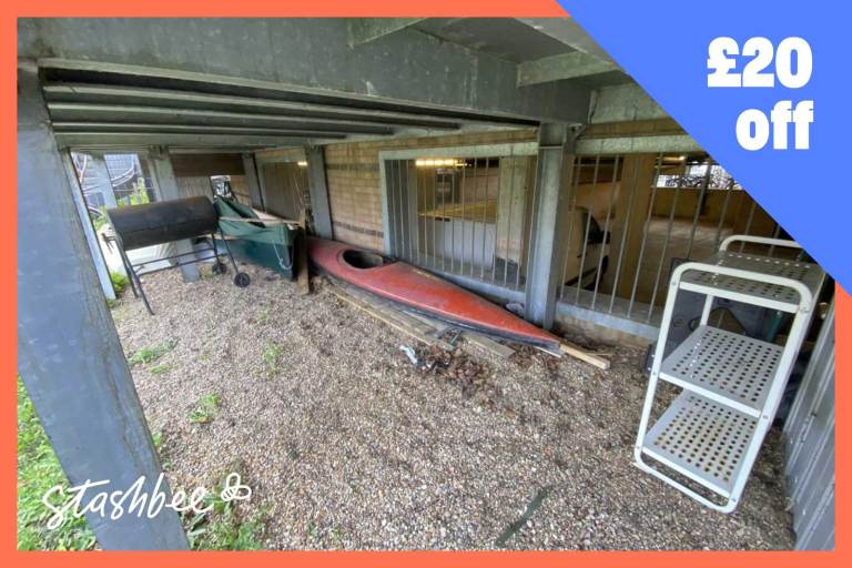 Lock-up to rent in London (E5) | Stashbee