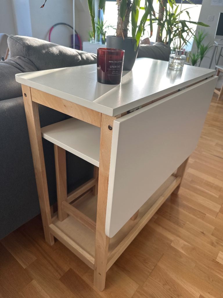 Dining table expendable with two chairs