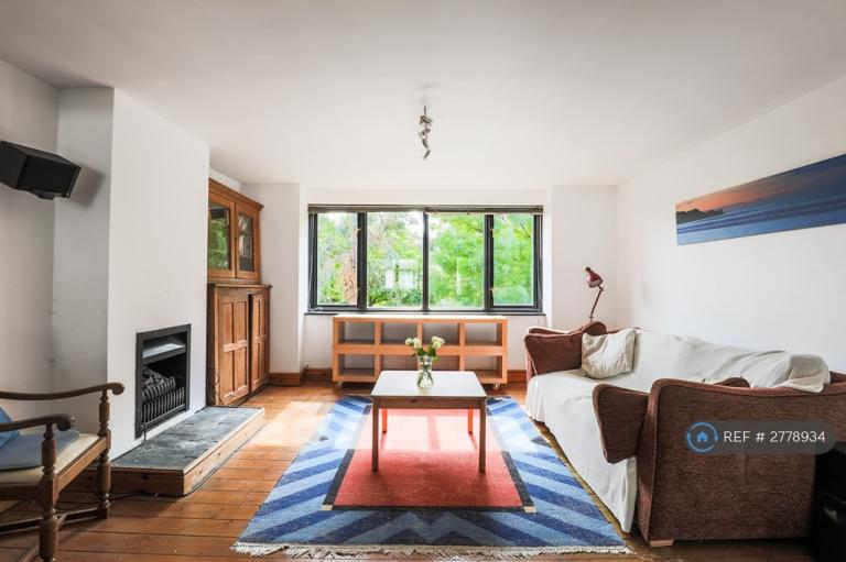 3 bedroom house in Pointers Close, London, E14 (3 bed) (#2778934)