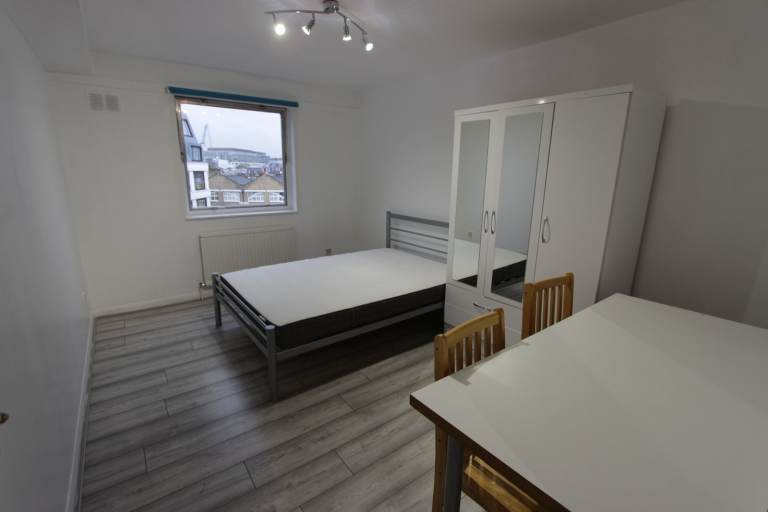 Avail MID SEPT - Bright & Airy 2 Bed flat with NO LOUNGE. W1T. Close to Tube, UCL & Oxford Street