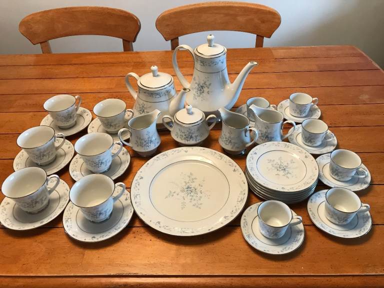 Noritake Carolyn 2693 36 piece Fine China Coffee and Tea Set