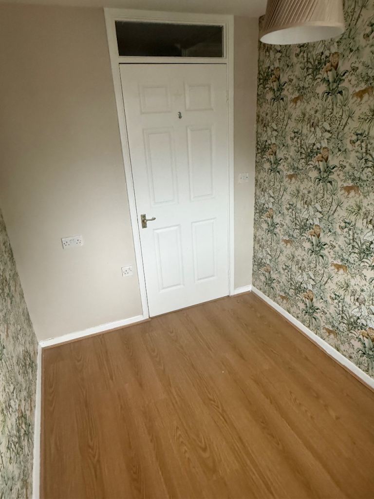 Unfurnished Single Room | Close to Train Station | Free Parking | Great London Connections