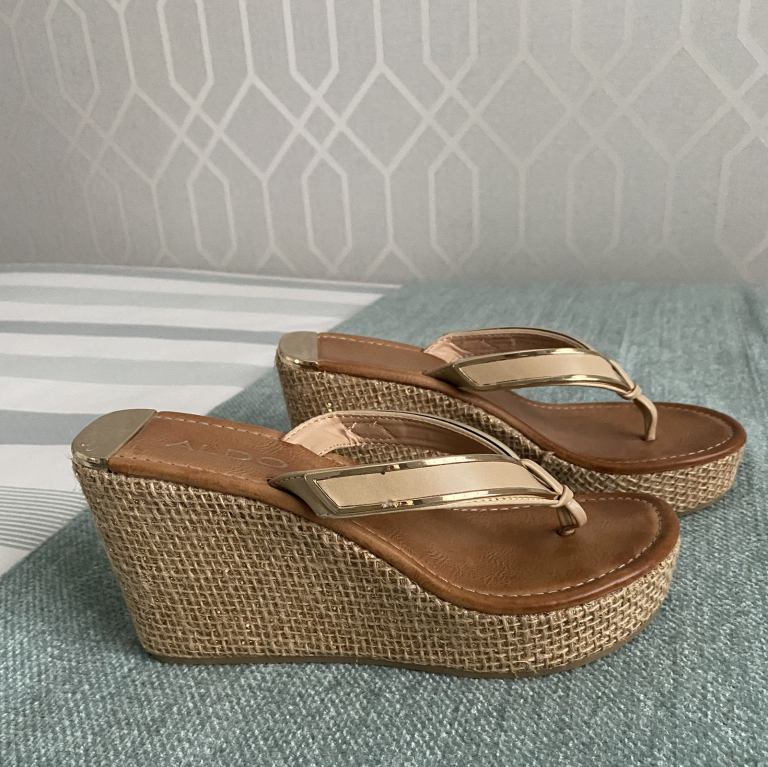Ladies tan shoes