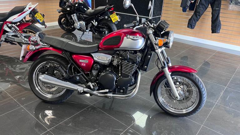 1999 Triumph LEGEND Legend De Luxe TT 18k fsh with 8 stamps full mot stunning bike must see. Clas...
