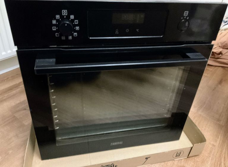 AEG Gas Hob & Zanussi Electric Oven with full length grill