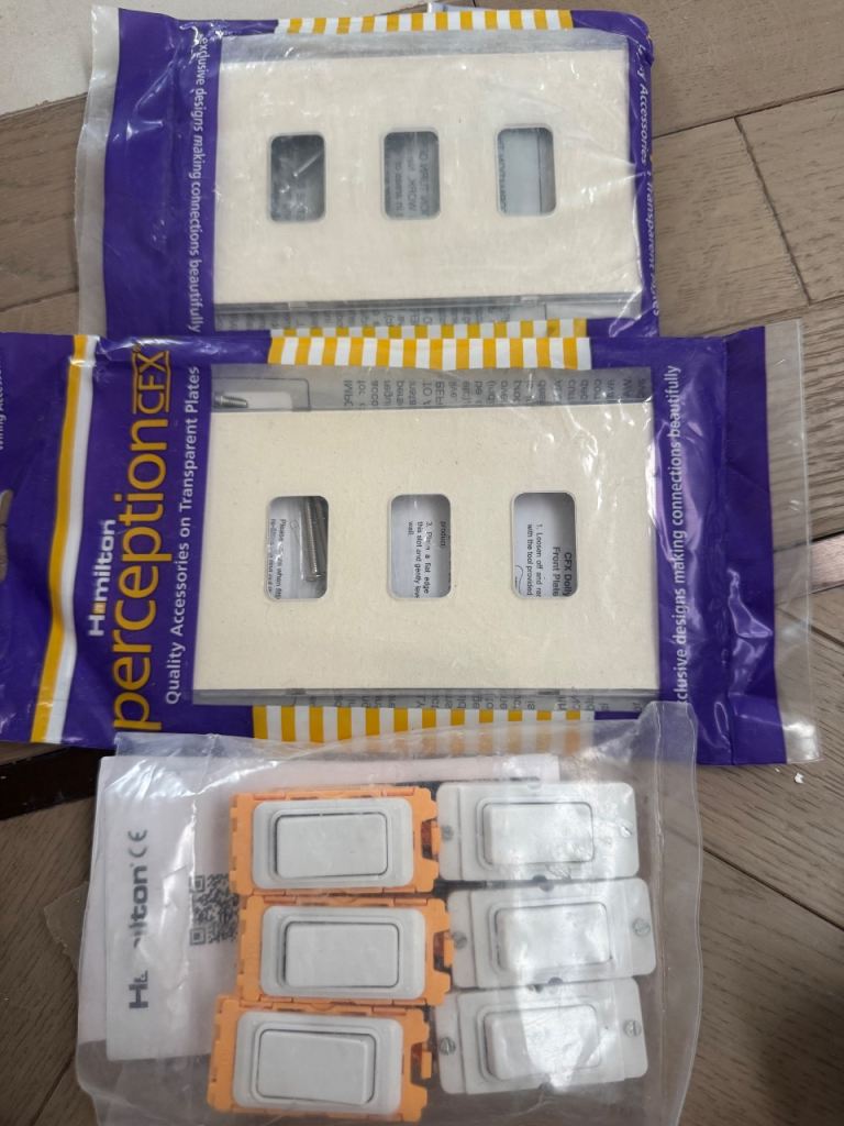 Hamilton 3 gang rocker switch, transparent plate, slim 