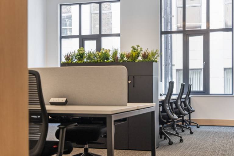 Belfast - BT1 5HB \ Desk Rental in a Coworking Environment