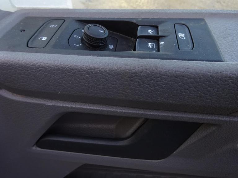 2024 74 REG VOLKSWAGEN TRANSPORTER T30 STARTLINE DIESEL VAN DAMAGED SALVAGE