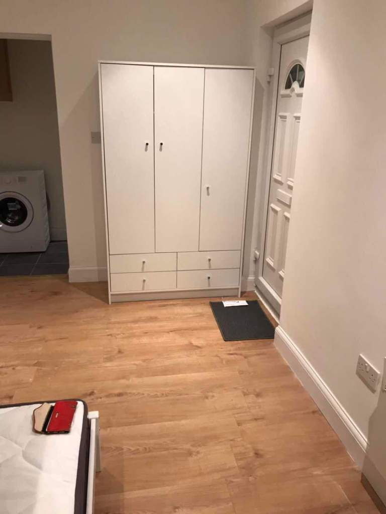 Spacious & Cosy ensuite room for Rent UB5 6FL