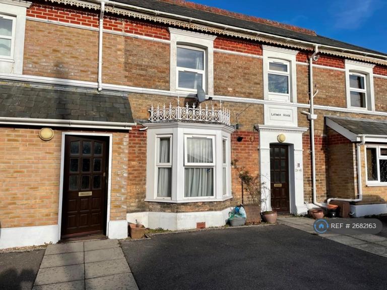 2 bedroom flat in Latimer Road, Bournemouth, BH9 (2 bed) (#2682163)