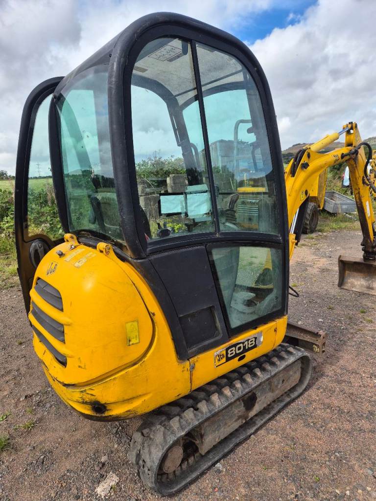 Jcb 8018