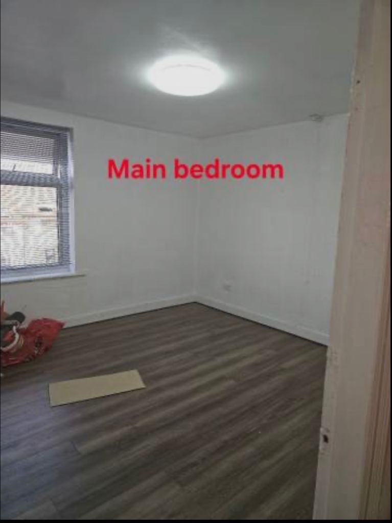 Bradford BD5- 3 Double Rooms and 1 Single