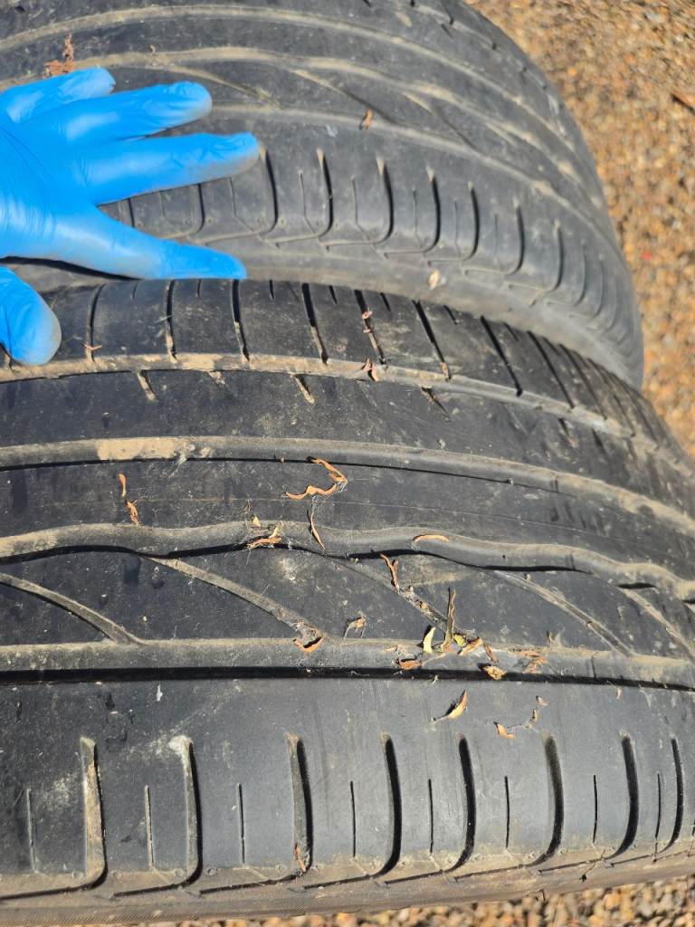 2x Bridgestone 245/45 R18