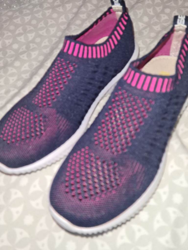 Uber lightweight navy/ pi k accent slip on style trainers in excellent condition 1st 2c will buy uk4