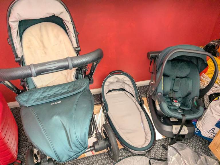 Egg 2 baby buggy travel system. Excellent condition 