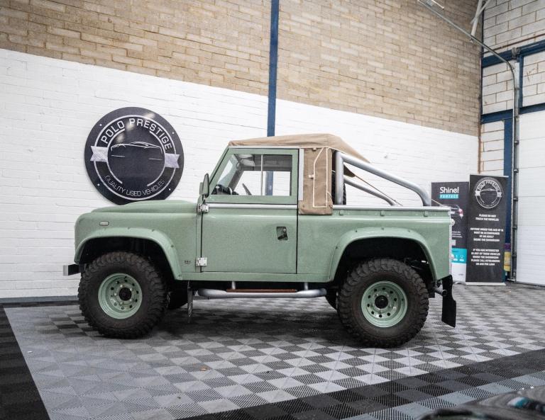 1990 Land Rover Defender 90 2.5 TD5 Pickup 2dr Diesel Manual (120 bhp) Diesel