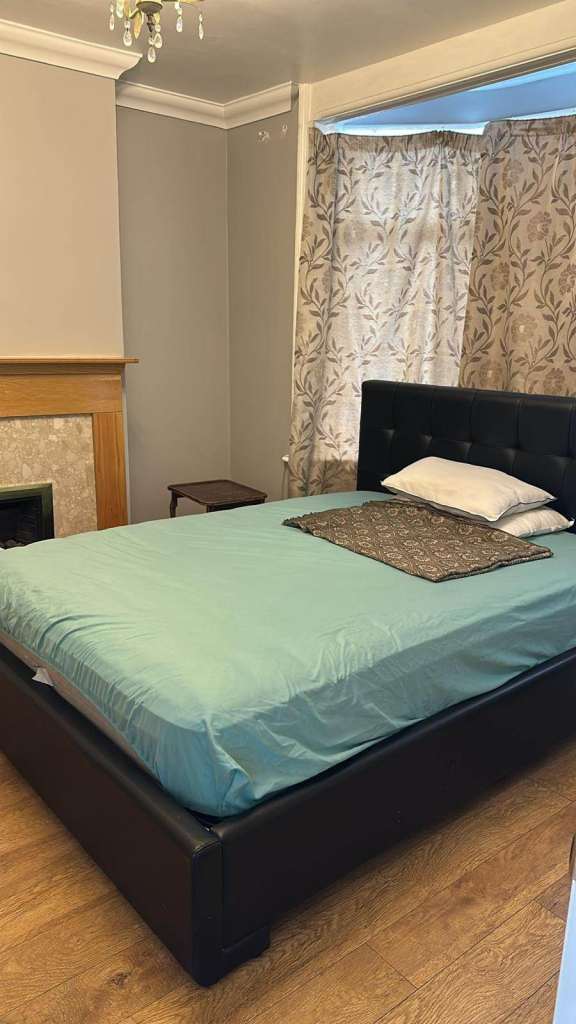 Double room to rent in SN2