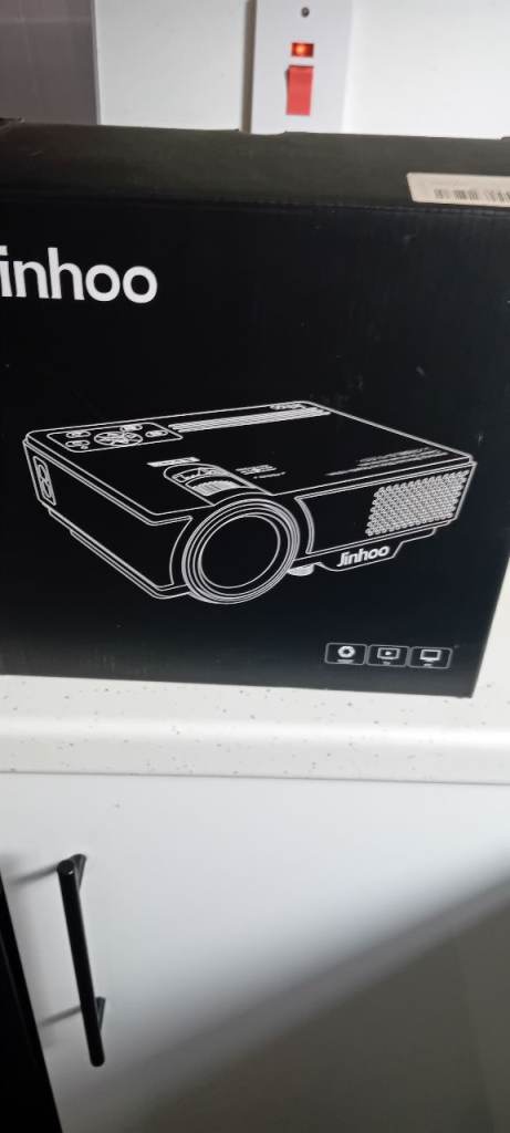 PROJECTOR FIRESTICK 100 INCH SCREEN AND SOUNDBAR 