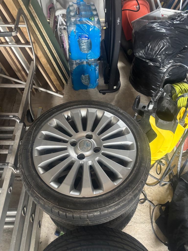 Ford fiesta Titanium Alloys wheels