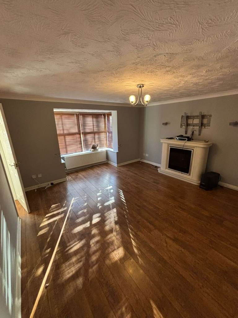 4 Bed Detached House To Rent Grays