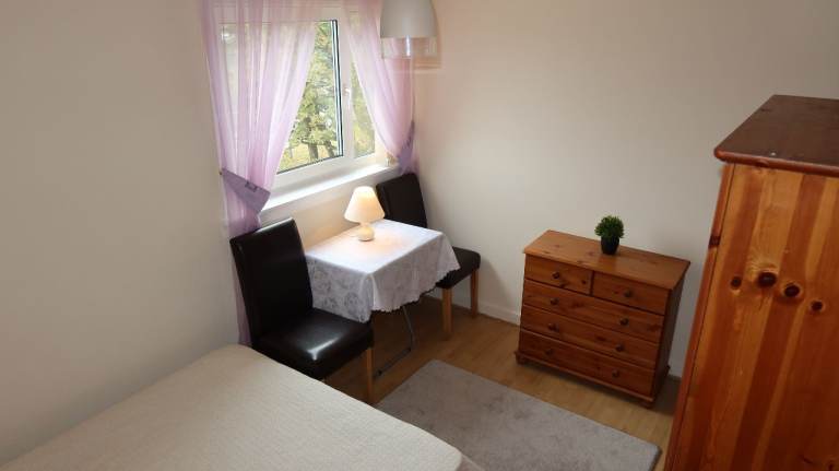 Calder Court room for rent