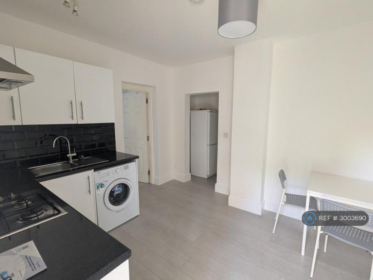 Studio flat in Denman St Central, Nottingham, NG7 (#3003690)