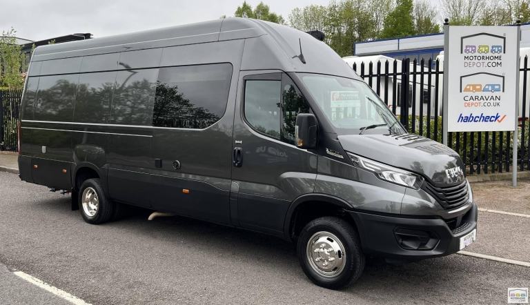 Iveco Daily 50-210 Hi-Matic Race Van | 17002 miles | 4-berth  | 5200kg | 
