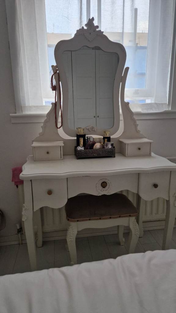 Beautiful French Chic Dressing Table