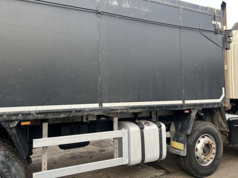 2013 SCANIA P400 8X4 TIPPER