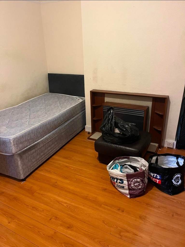Double room available in eastham e6