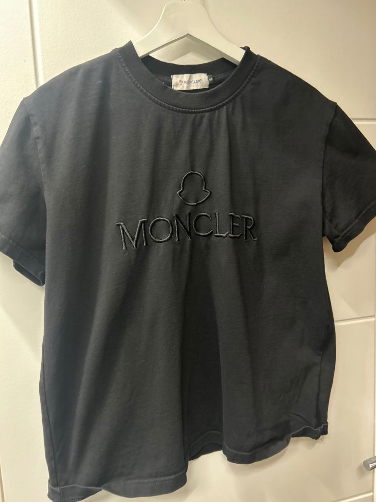 Black moncler T-shirt size (s)