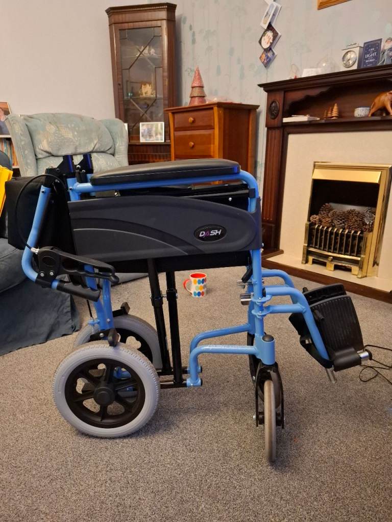 Foldable wheelchair