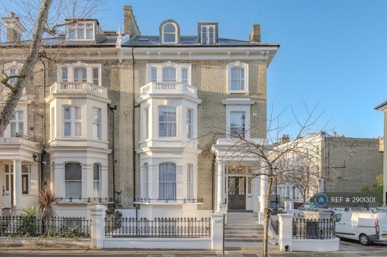2 bedroom flat in Redcliffe Gardens, London, SW10 (2 bed) (#2901301)