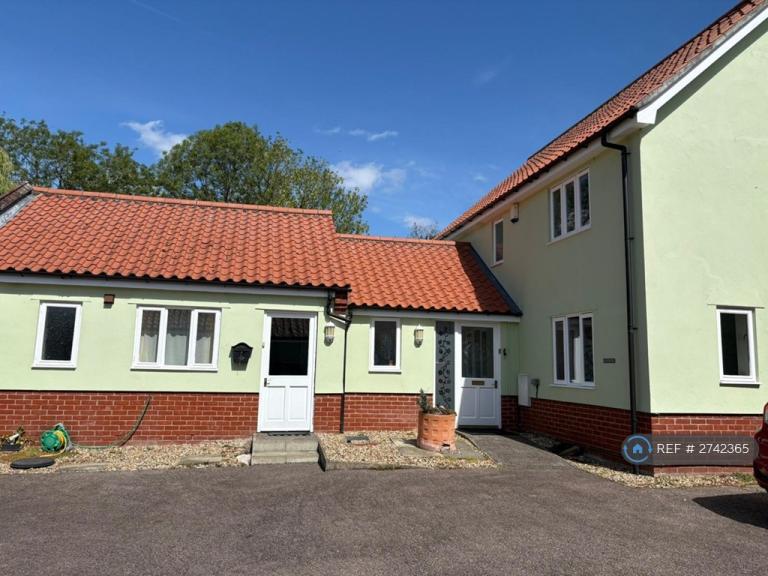 4 bedroom house in Grove Road, Brockdish, Diss, IP21 (4 bed) (#2742365)