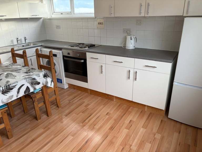 STUDIO FLAT SWINDON