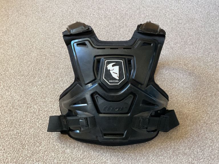 Thor Sentinel Motocross Body Armour Youth size S/M Approx age 6-10 MX Kids Chest Protector Revvi KTM