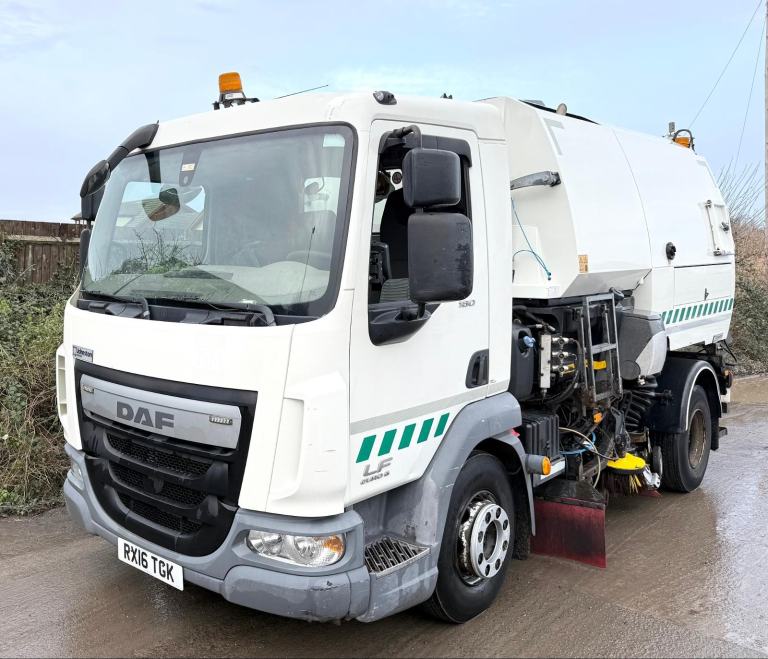 2016 DAF LF45.180 JOHNSTON ROAD SWEEPER 12 TON LHD EURO-6 MANUAL 60,000 MILES