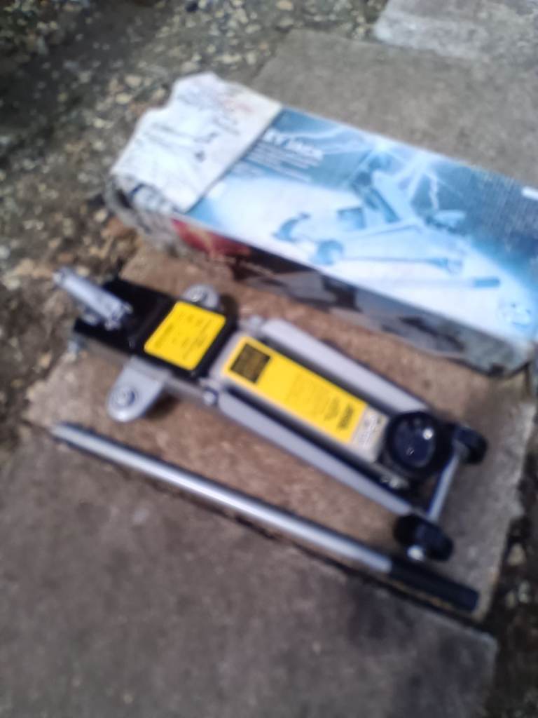 2 Tonne Trolley Jack –New