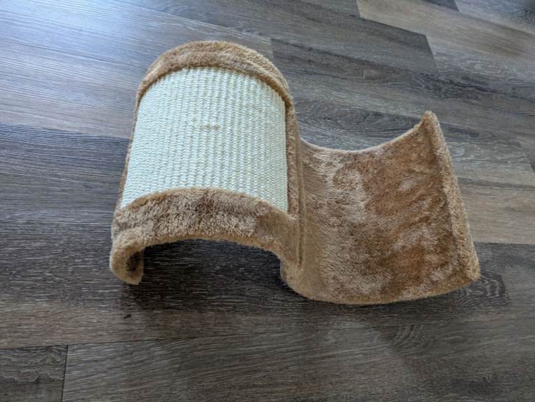 Cat scratching bench / post