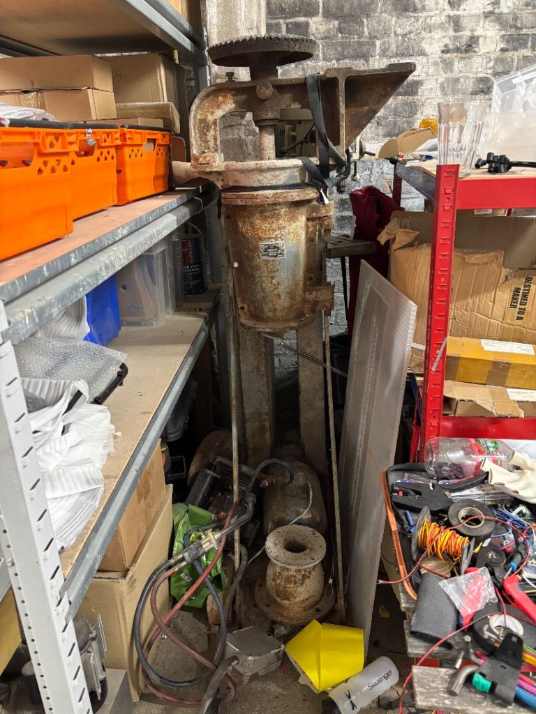 Pug mill for processing clay
