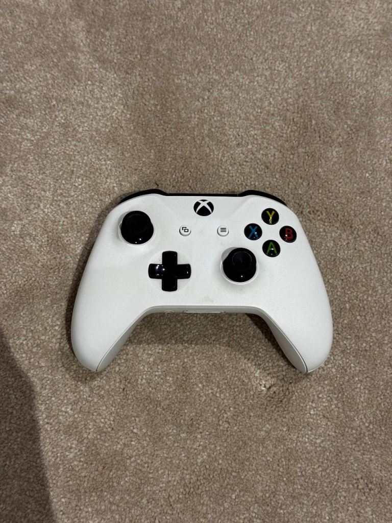 Xbox One Controller – White, Good Condition