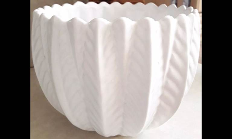 CASH COLLECT ONLY Bristol - White Jardiniere Style Sculpted Design Ceramic Pot H129mm x W173mm
