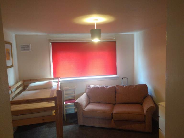  Double Room to rent (bills included)