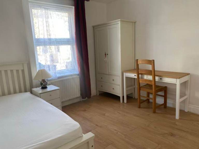 Double room to rent in croydon