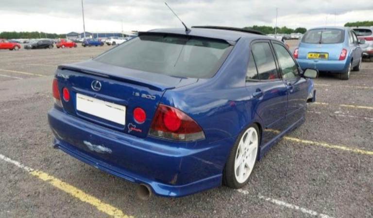 Lexus Is300 3.0 BREAKING PARTS SPARES ONLY 