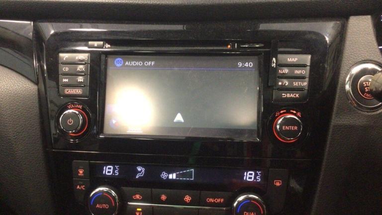 2017 Nissan Qashqai 1.2 DiG-T N-Connecta 5dr ++ PANROOF / NAV / CAMERA / ULEZ ++ HATCHBACK Petrol...