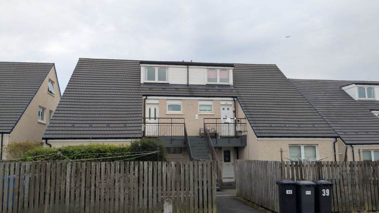 Spacious three Bed MAISONETTE in south Whitburn