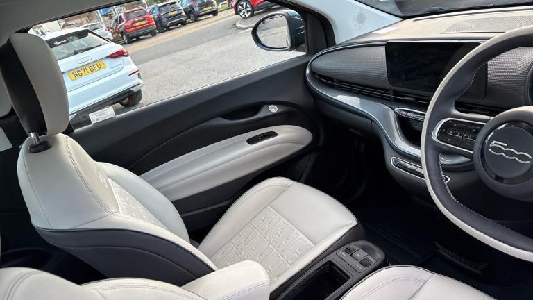 2022 Fiat 500 87kW La Prima 42kWh 3dr Auto Electric Hatchback Hatchback Electric Automatic