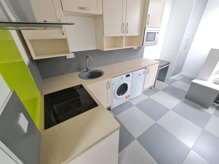 Studio Flat Available Bills Included-Withington-M20